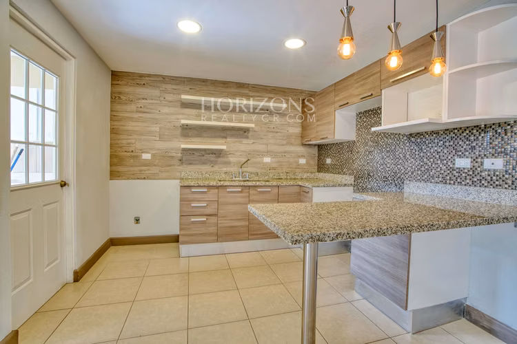 Se vende Casa con patio Condominio Valle Alto 3 Habitaciones Vista a NJA1302 - Imagen 3