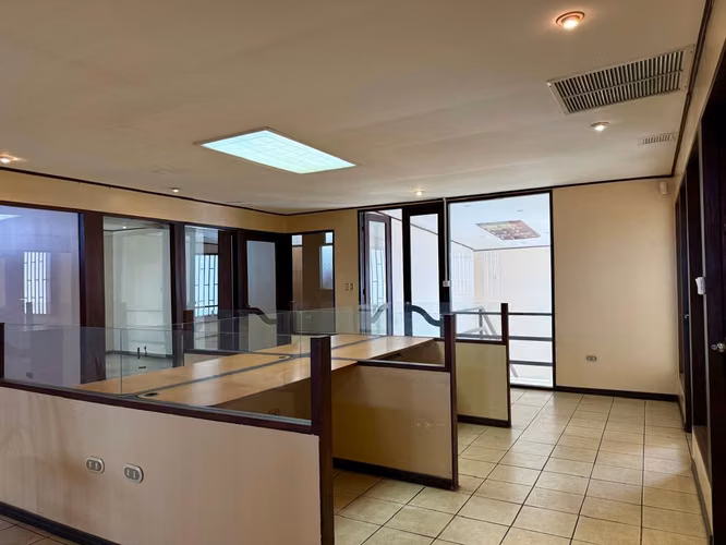 Alquiler de Edificio de Oficinas en Escalante