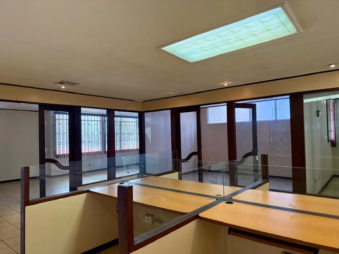 Alquiler de Edificio de Oficinas en Escalante