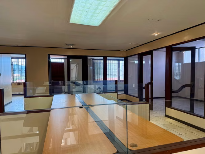 Alquiler de Edificio de Oficinas en Escalante