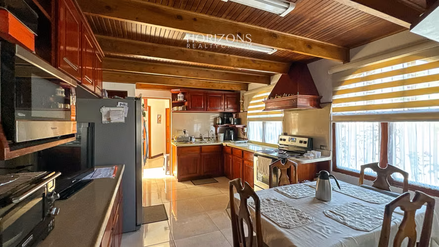 AMPLIA CASA EN VENTA! CON USO DE SUELO MIXTO EN RESIDENCIAL GONZALEZ NJC02