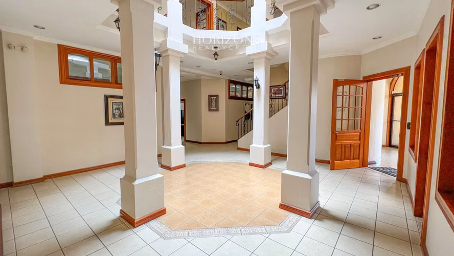 Edificio de Oficinas En Venta a 50 metros del TEC instituto tecnologico HCR25 - Imagen 6