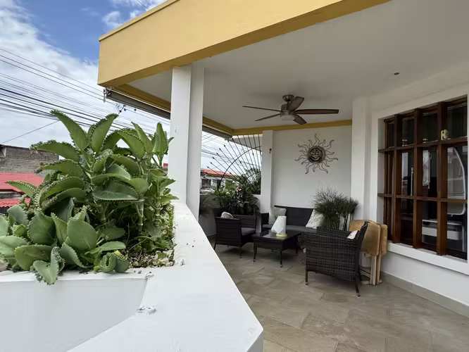 OPORTUNIDAD EN LA GEROMA: Casa con patio, ascensor y 4 parqueos a pasos de Fresh Market - Imagen 8