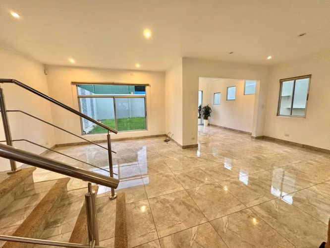 Santa Ana | Se Alquila Acogedora Casa en Condominio - Imagen 2