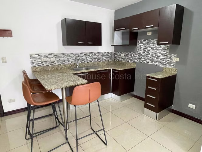 Apartamento en venta en primer piso con excelente ubicación y amenidades en San Sebastían#26-2040 GS