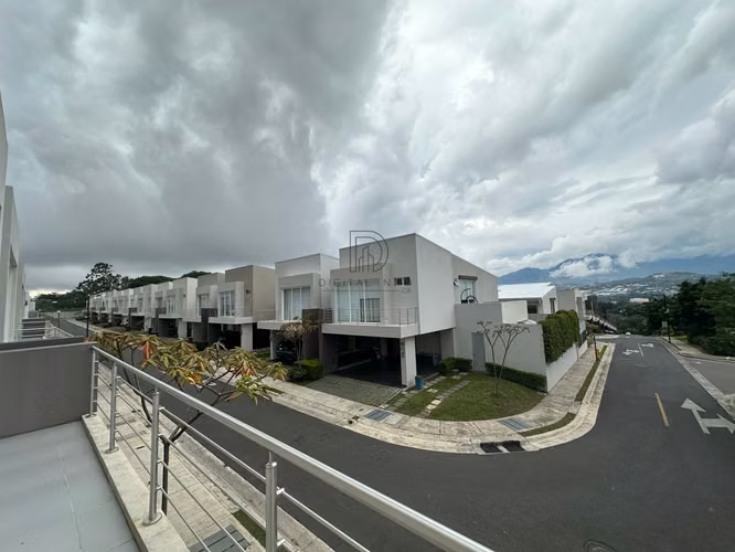 Casa Premium en Alquiler en La Arboleda Belén | 3 Habitaciones | Patio Amplio | Amenidades Top - Imagen 10