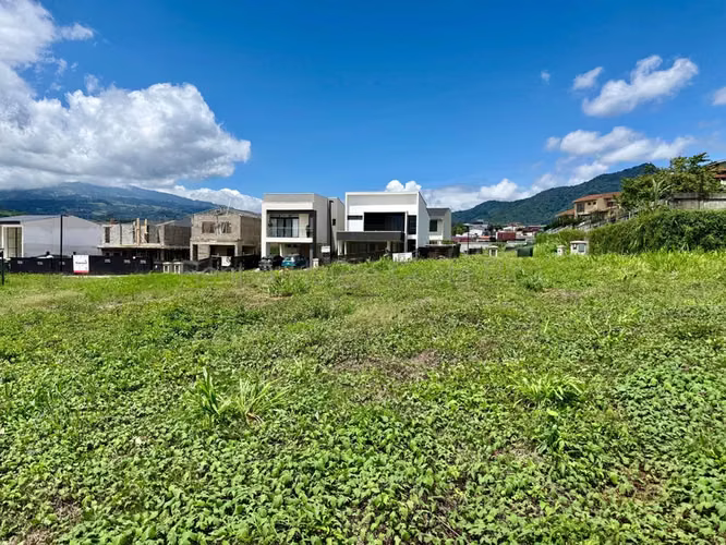 Venta de Lote en Sánchez de Curridabat. 26-2219 NEGOCIABLE