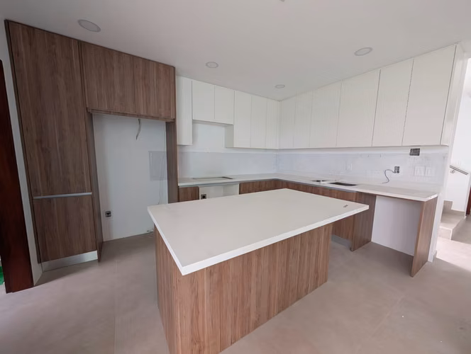 VENTA DE CASA MODERNA EN CONDOMINIO VILLAS DEL SOL, SAN RAFAEL DE ALAJUELA - Imagen 2