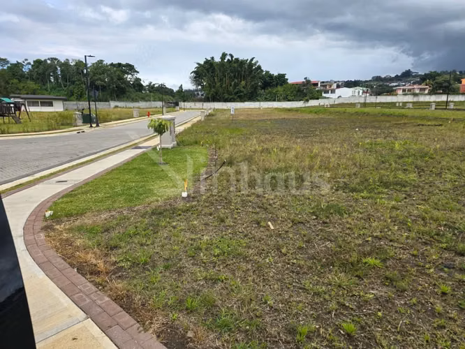 Lote en Venta en Avenida del Este | 307 m² en Condominio Exclusivo ID 42764