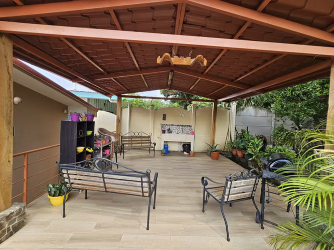 Casa Financiada de una planta con jardines en Atenas, Alajuela