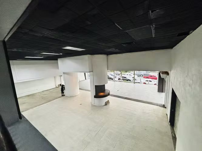 Local comercial Rohrmoser 500m2 parqueo exposición - Imagen 17