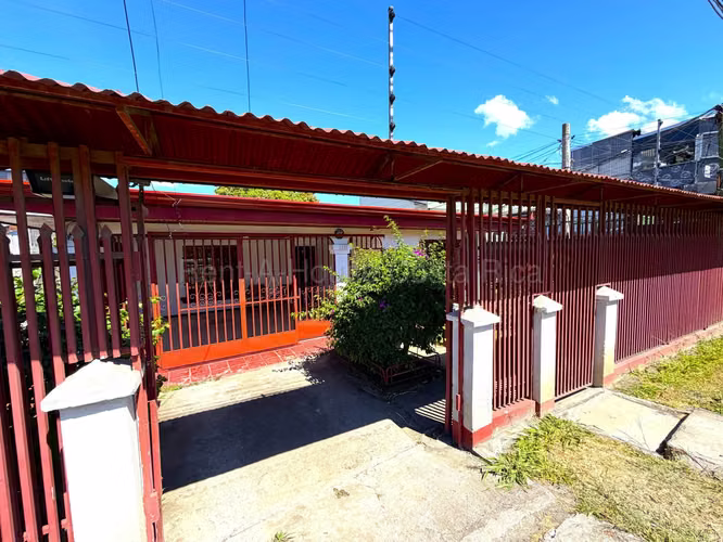 Venta de Casa con apartamento independiente en Alajuela - Imagen 1
