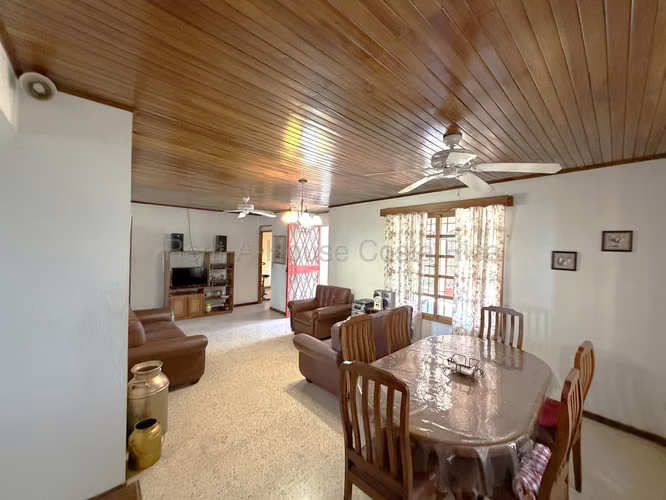 Venta de Casa con apartamento independiente en Alajuela - Imagen 4