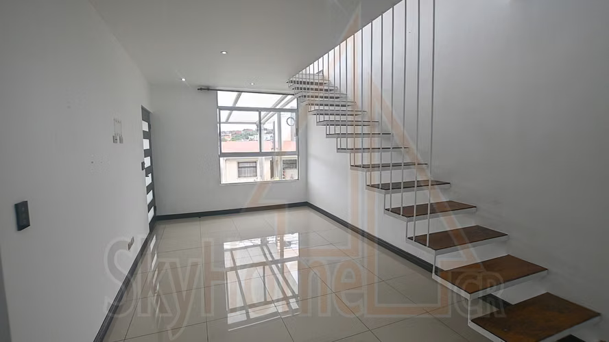 1250 / Casa / Venta / Lomas de Montes de Oca / 3 habitaciones / Mezzanine - Imagen 8