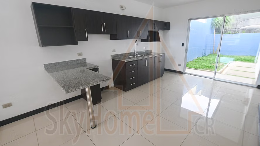 1250 / Casa / Venta / Lomas de Montes de Oca / 3 habitaciones / Mezzanine - Imagen 7
