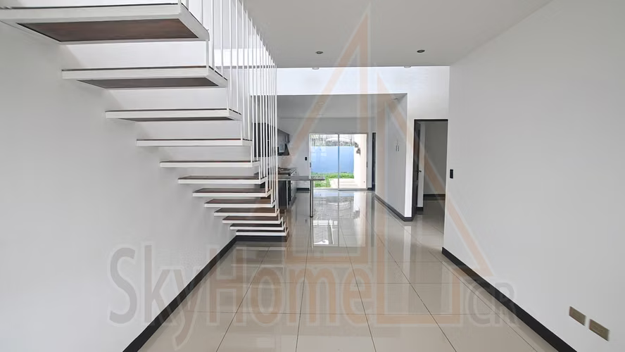1250 / Casa / Venta / Lomas de Montes de Oca / 3 habitaciones / Mezzanine - Imagen 5