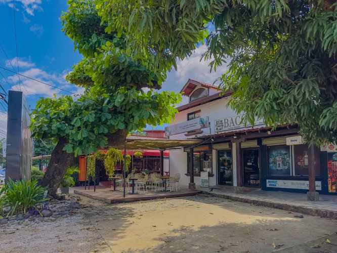 Edificio Almond Tree, calle principal, Playas del Coco - Imagen 4