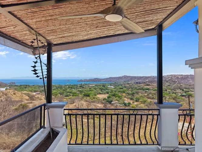 Lookout Suites | Propiedad hotelera boutique con vista al mar en Playas del Coco