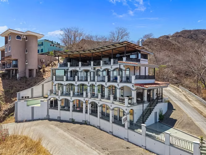 Lookout Suites | Propiedad hotelera boutique con vista al mar en Playas del Coco