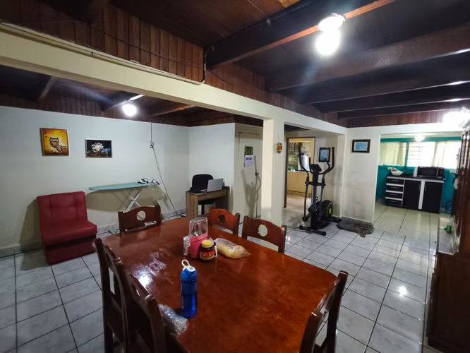 Confortable casa en venta en Alajuelita AP - Imagen 4