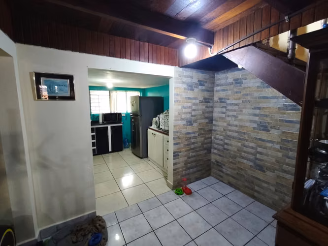 Confortable casa en venta en Alajuelita AP - Imagen 13