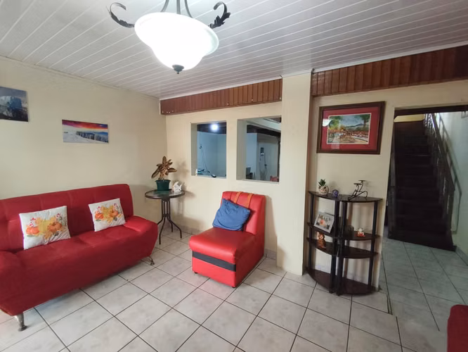 Confortable casa en venta en Alajuelita AP - Imagen 14