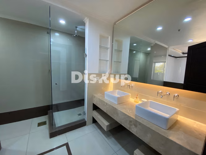 Alquiler de amplio apartamento de 325 m2 / 3 hab. / 2 parqueos / Sabana Sur
