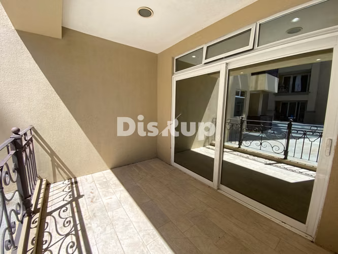 Alquiler de amplio apartamento de 325 m2 / 3 hab. / 2 parqueos / Sabana Sur