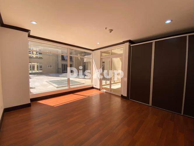 Alquiler de amplio apartamento de 325 m2 / 3 hab. / 2 parqueos / Sabana Sur