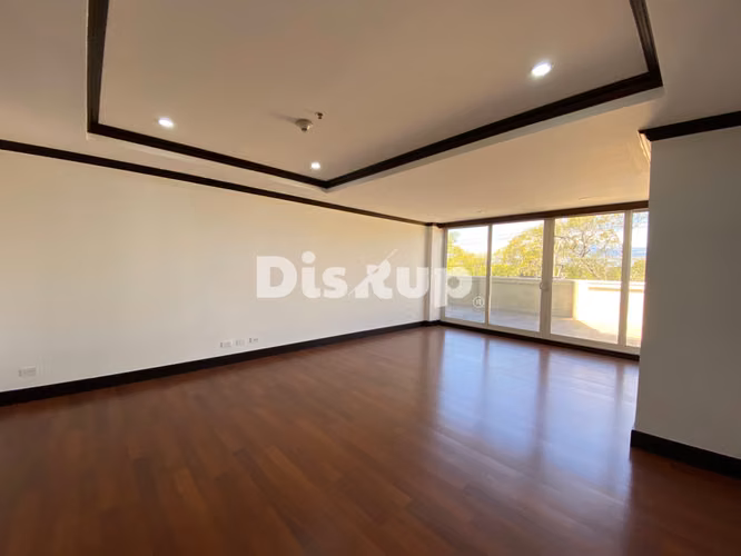 Alquiler de amplio apartamento de 325 m2 / 3 hab. / 2 parqueos / Sabana Sur