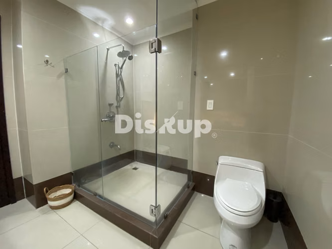 Alquiler de amplio apartamento de 325 m2 / 3 hab. / 2 parqueos / Sabana Sur