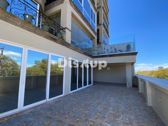 Alquiler de amplio apartamento de 325 m2 / 3 hab. / 2 parqueos / Sabana Sur
