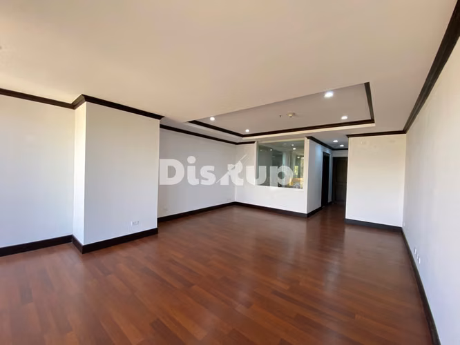 Alquiler de amplio apartamento de 325 m2 / 3 hab. / 2 parqueos / Sabana Sur