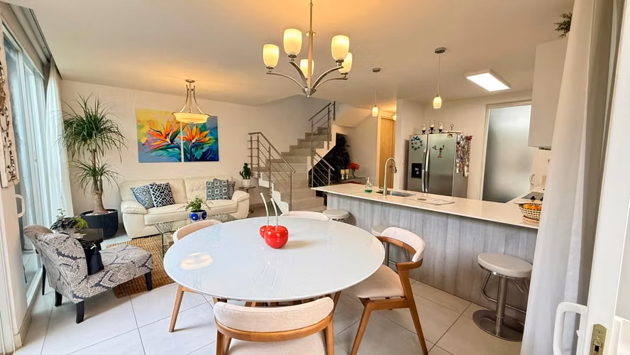 Alquiler de casa Heredia Belén | Amueblada - con A/C Terraza y 3 Parqueos en Condominio