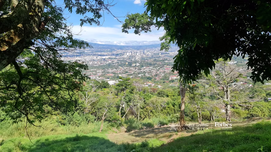 1071 - Terreno amplio con vistas al Valle Central para casa de montaña - Imagen 7
