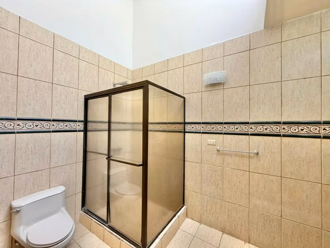 Venta Propiedad con 2 Apartamentos en Trejos Montealegre, Escazú - Imagen 13