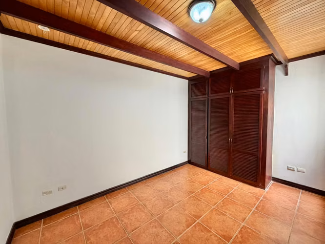 Venta Propiedad con 2 Apartamentos en Trejos Montealegre, Escazú - Imagen 15