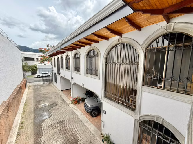 Venta Propiedad con 2 Apartamentos en Trejos Montealegre, Escazú - Imagen 17