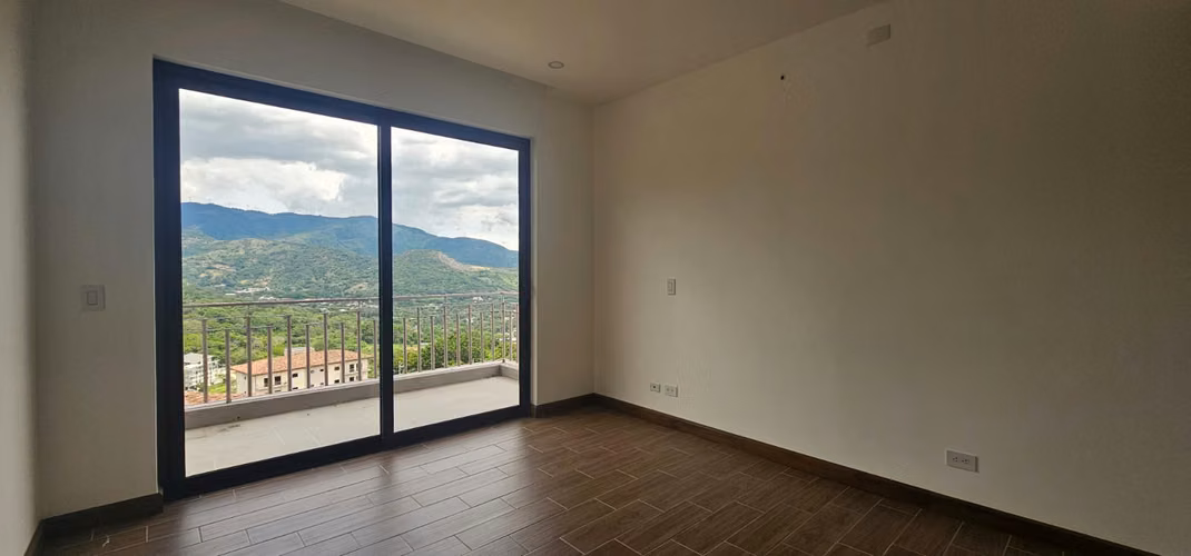 Venta de espectacular penthouse nuevo con vista panoramica en Santa Ana, Alto de las Palomas - Imagen 8