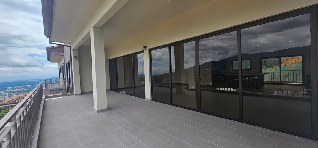 Venta de espectacular penthouse nuevo con vista panoramica en Santa Ana, Alto de las Palomas - Imagen 14