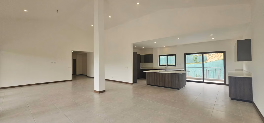 Venta de espectacular penthouse nuevo con vista panoramica en Santa Ana, Alto de las Palomas - Imagen 4