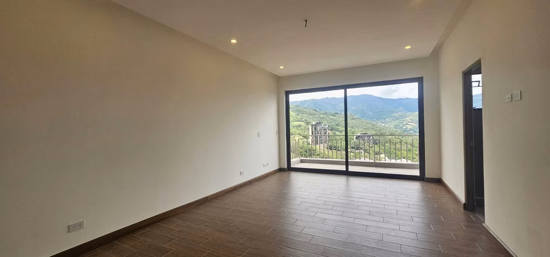 Venta de espectacular penthouse nuevo con vista panoramica en Santa Ana, Alto de las Palomas - Imagen 7
