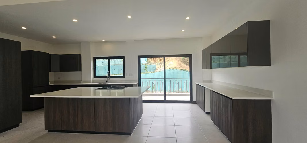 Venta de espectacular penthouse nuevo con vista panoramica en Santa Ana, Alto de las Palomas - Imagen 6