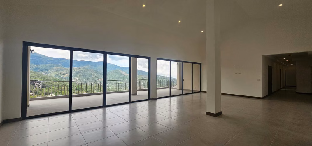 Venta de espectacular penthouse nuevo con vista panoramica en Santa Ana, Alto de las Palomas - Imagen 2