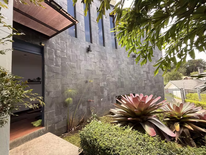 Venta de EXCLUSIVA casa en San Isidro de Heredia $495.000 - Imagen 12