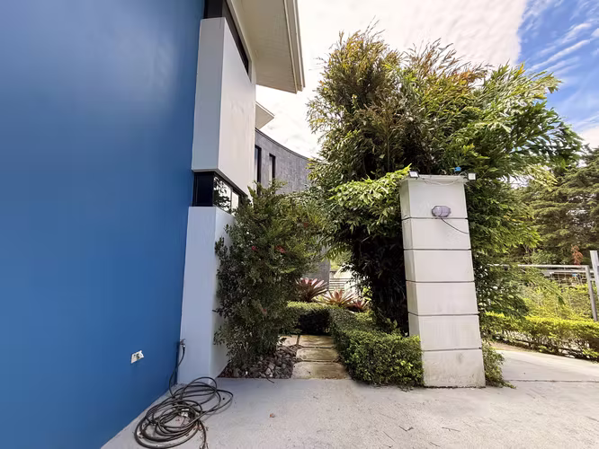 Venta de EXCLUSIVA casa en San Isidro de Heredia $495.000 - Imagen 13