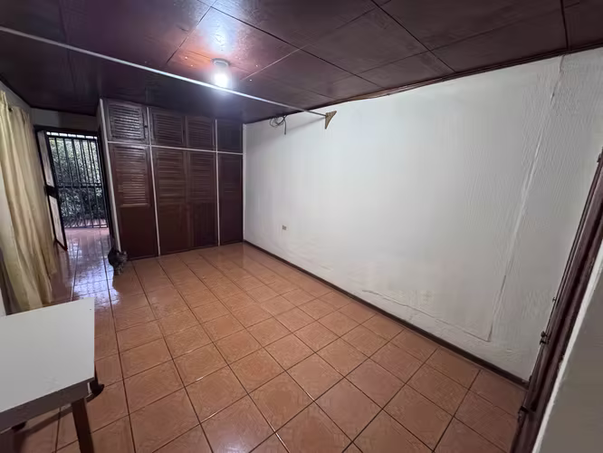 Se alquila apartamento para una persona en San Joaquín de Flores