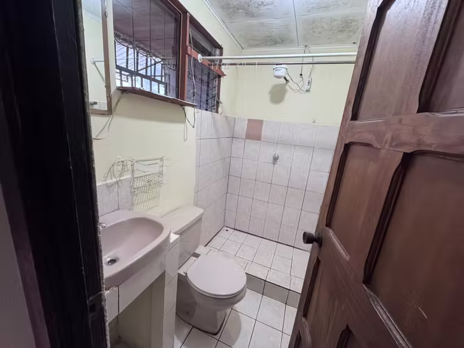 Se alquila apartamento para una persona en San Joaquín de Flores