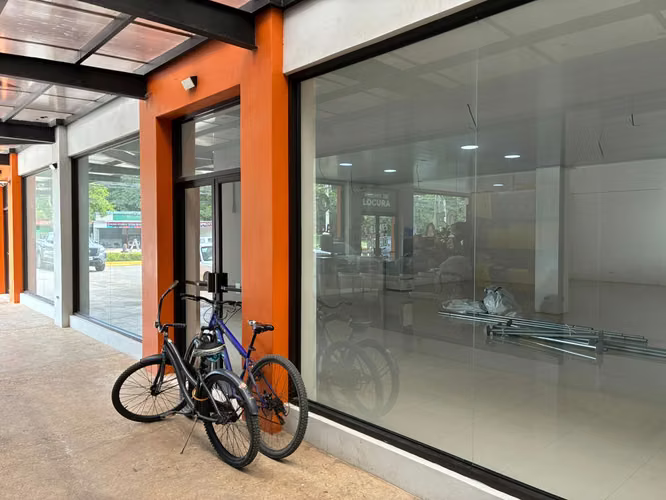 ¡Gran Oportunidad Comercial! Amplio Local de 450 m² en Plaza Diriá, Santa Cruz (Guanacaste) - Imagen 4