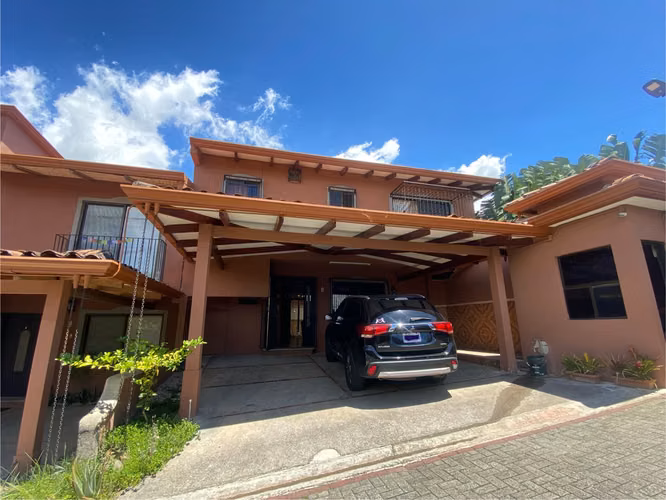 Se vende casa en condominio en Escazú